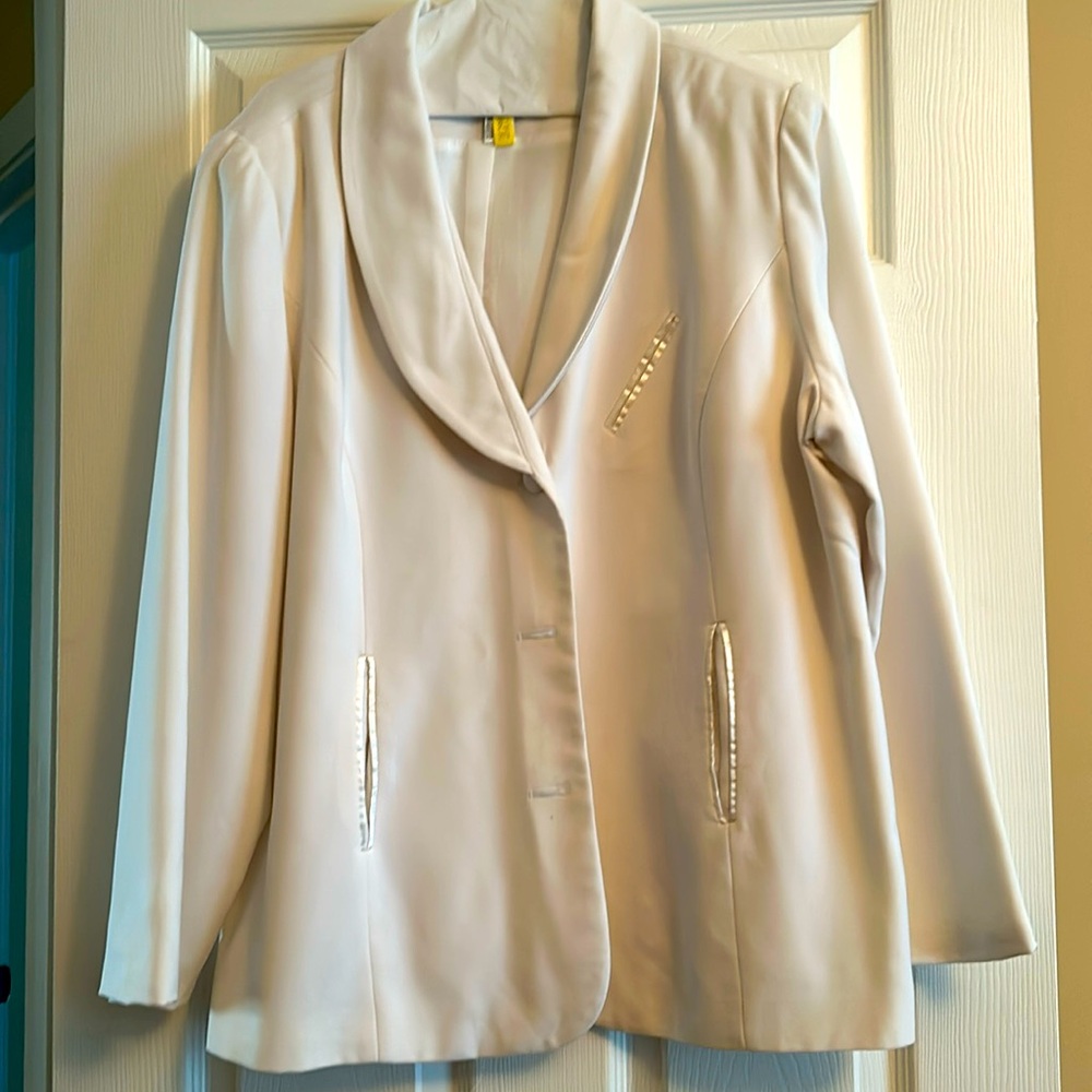 White suit for women. Great for church or semi- formal events.